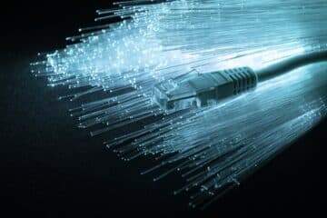 fibra otica azul com cabo ethernet - DT Network