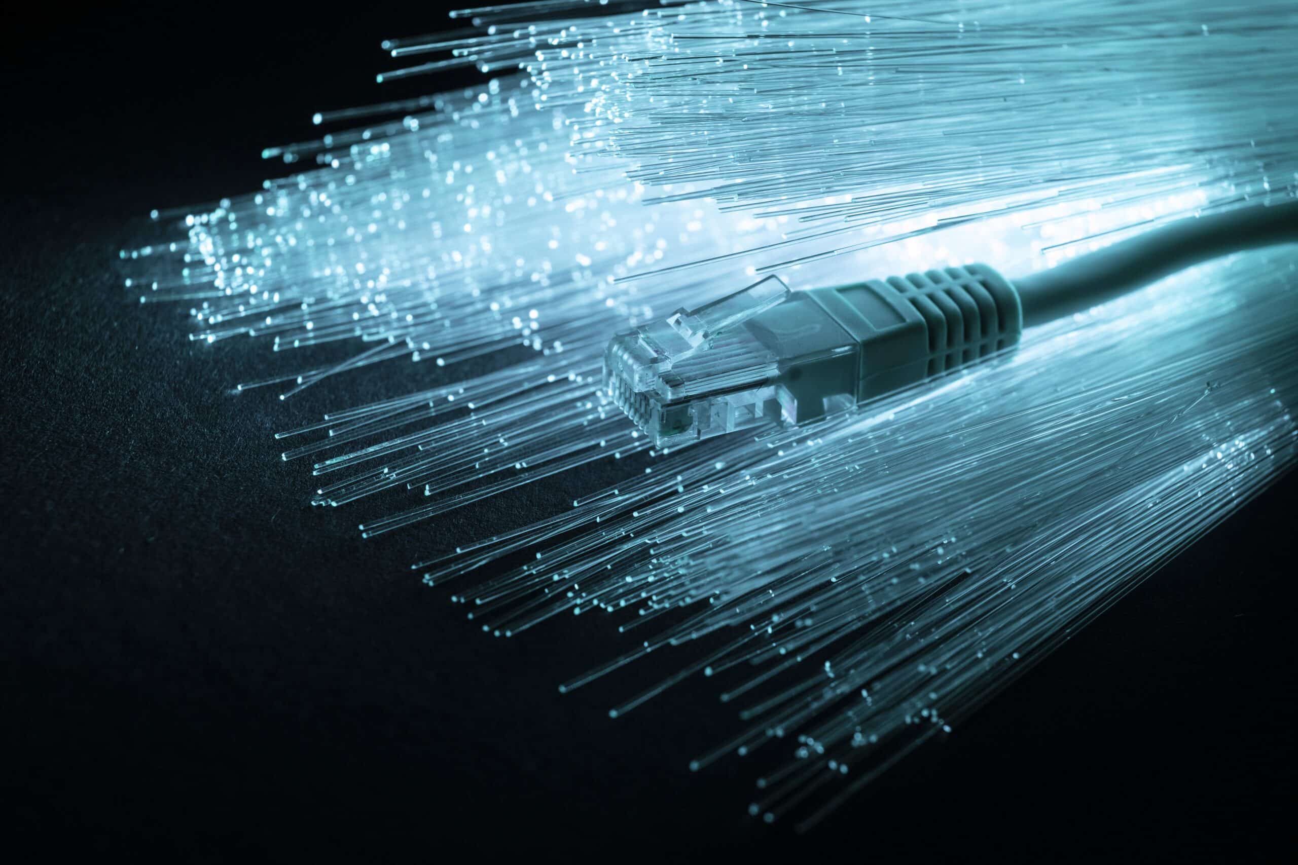 Wifi Turbo Você na Velocidade da Luz Com a Sua Fibra Óptica