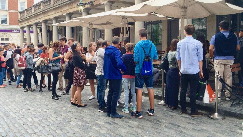 Fila de espera no restaurante