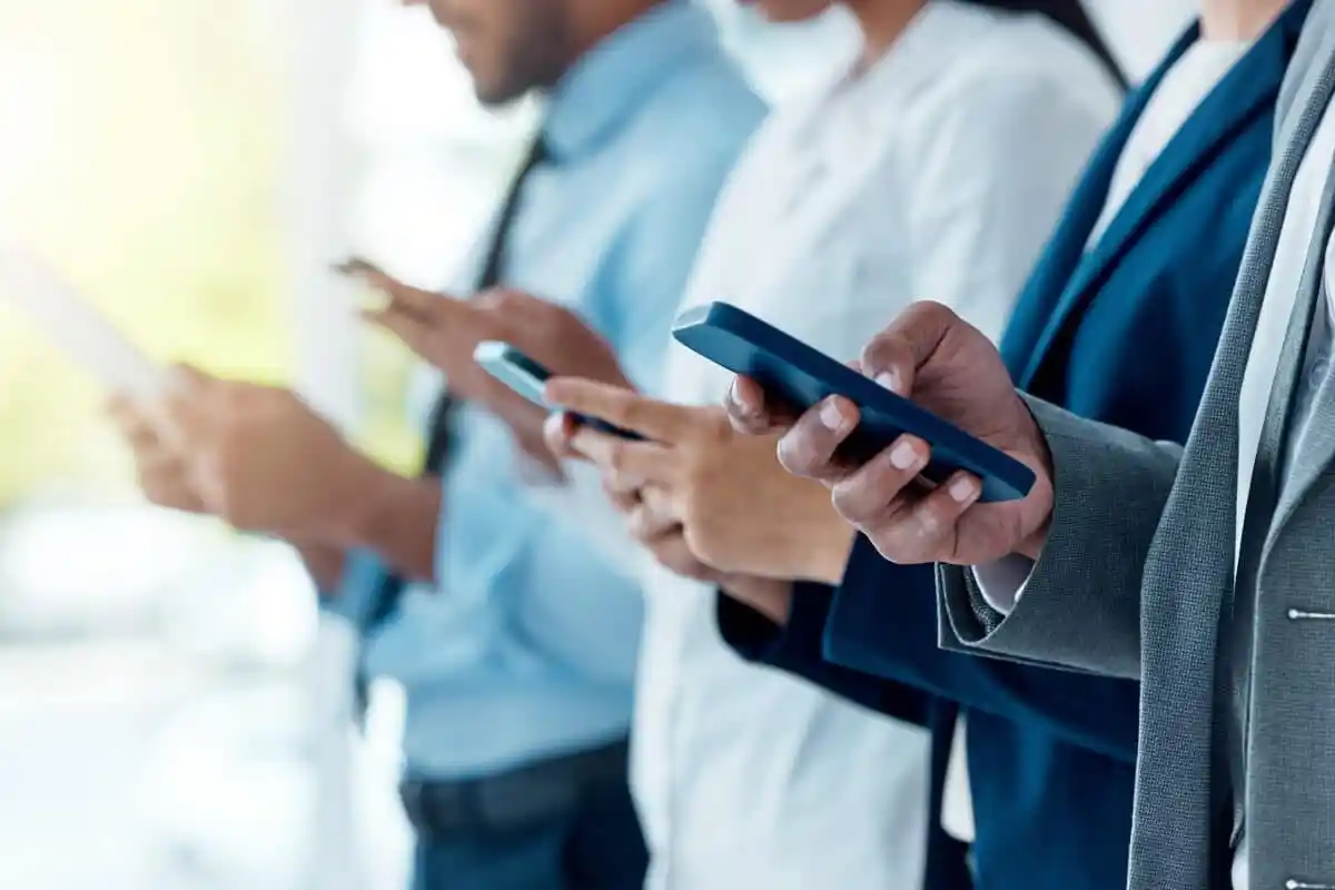 Como o uso do WhatsApp pode otimizar a comunicação nas empresas brasileiras